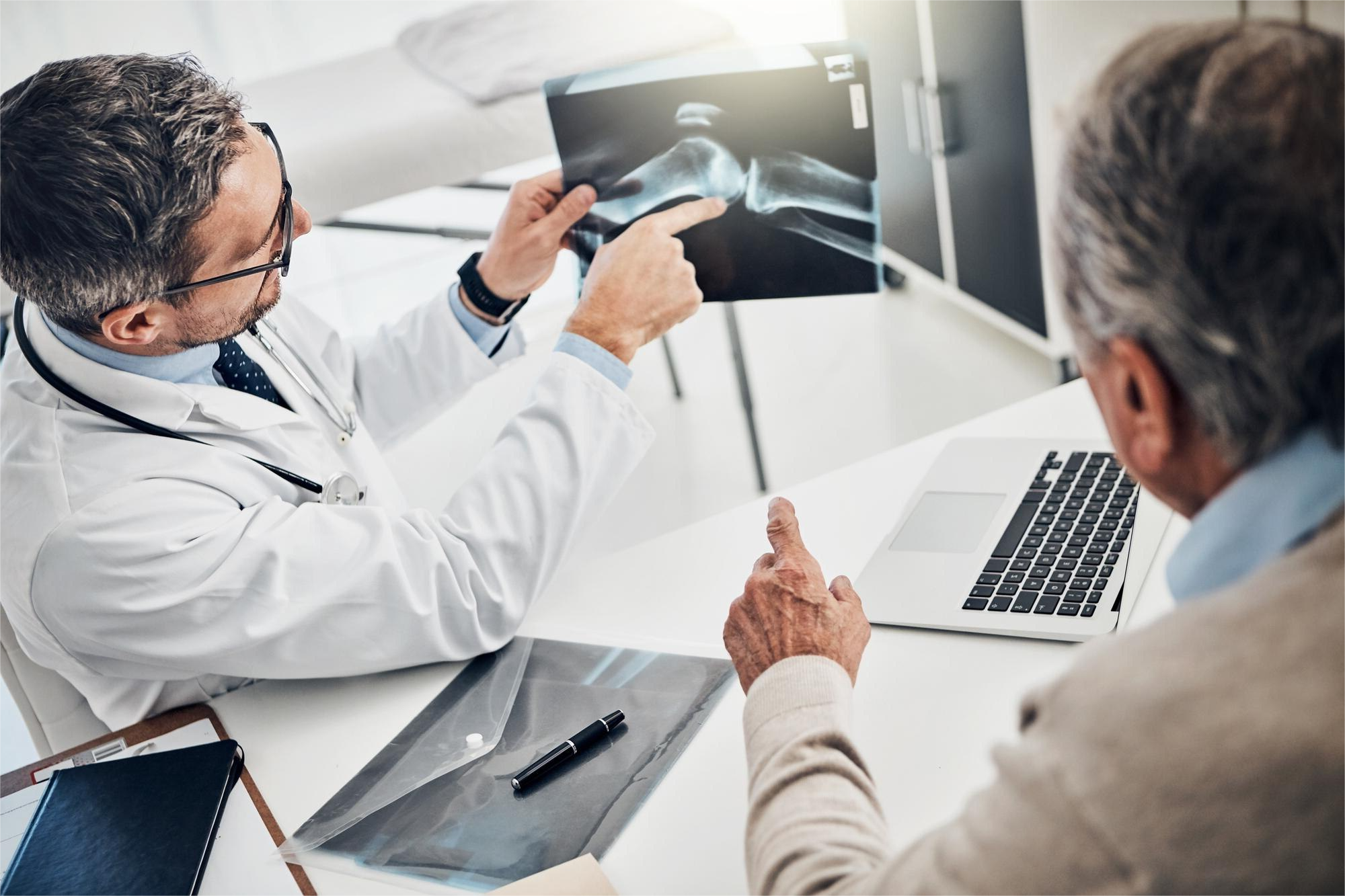Traumatologist in Almeria-radio