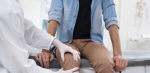 traumatologo en granada - sentado