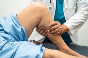 knee replacement in Andalucia - examination